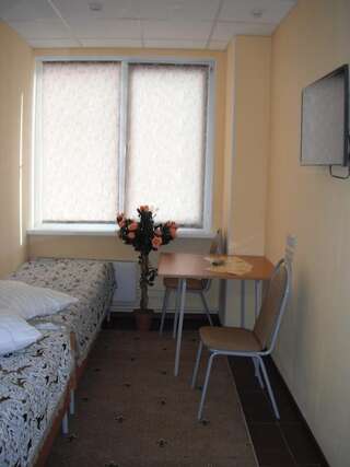 Гостиница Братиславская 2 Москва Кровать в общем номере с 2 кроватями-1